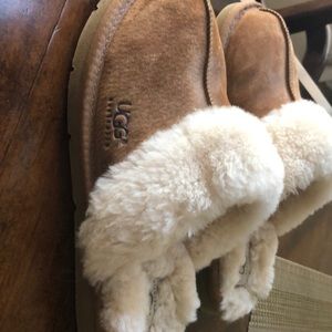 Ugg slides S/N 5614